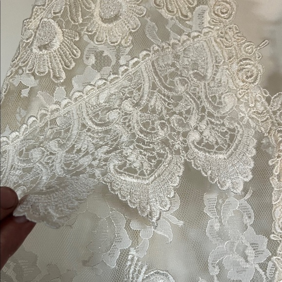 Carmin vintage Ivory Lace Sleeveless vest - Picture 4 of 6